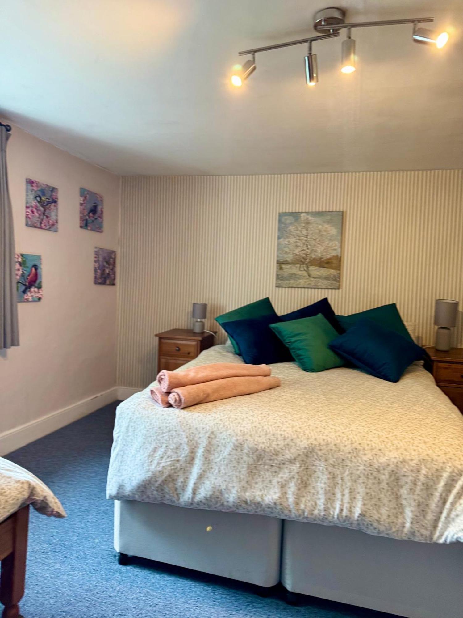 Beautiful Townhouse Next To Royal Victoria Park And Botanical Gardens Within Easy Walking Distance To Bath City Centre Exteriér fotografie