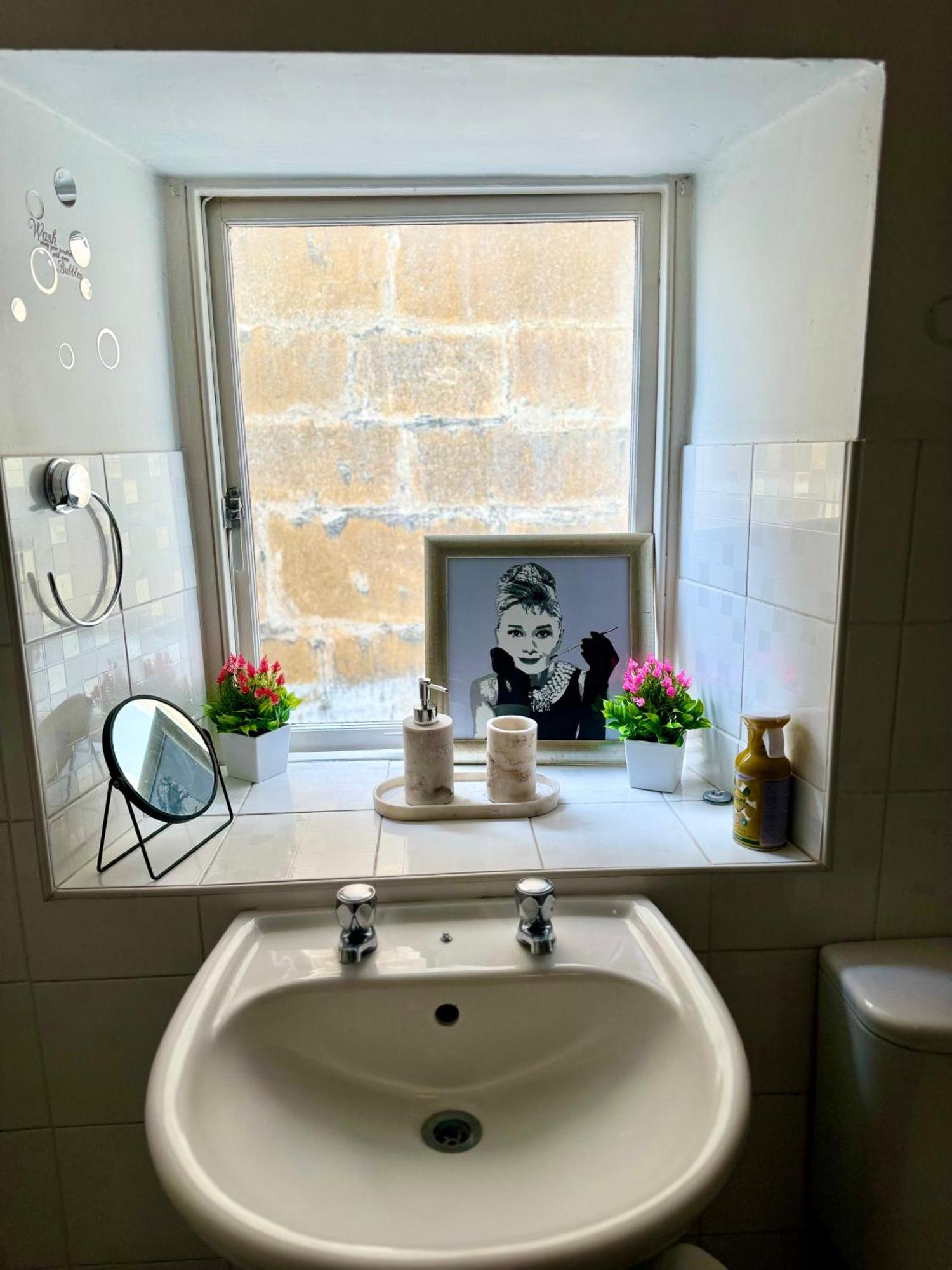 Beautiful Townhouse Next To Royal Victoria Park And Botanical Gardens Within Easy Walking Distance To Bath City Centre Exteriér fotografie